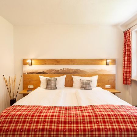 Hotel Lustiger Hirsch à Akams Extérieur photo