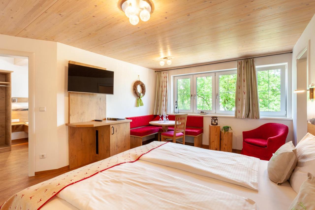 Hotel Lustiger Hirsch à Akams Extérieur photo