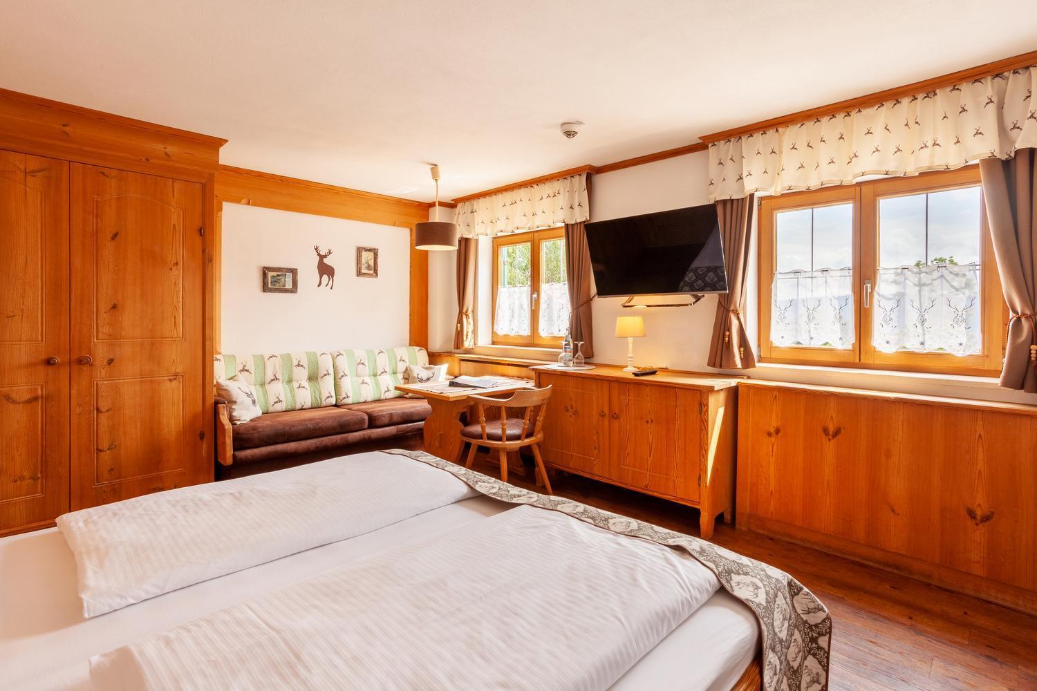 Hotel Lustiger Hirsch à Akams Extérieur photo
