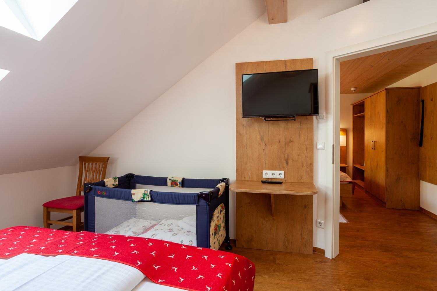 Hotel Lustiger Hirsch à Akams Extérieur photo