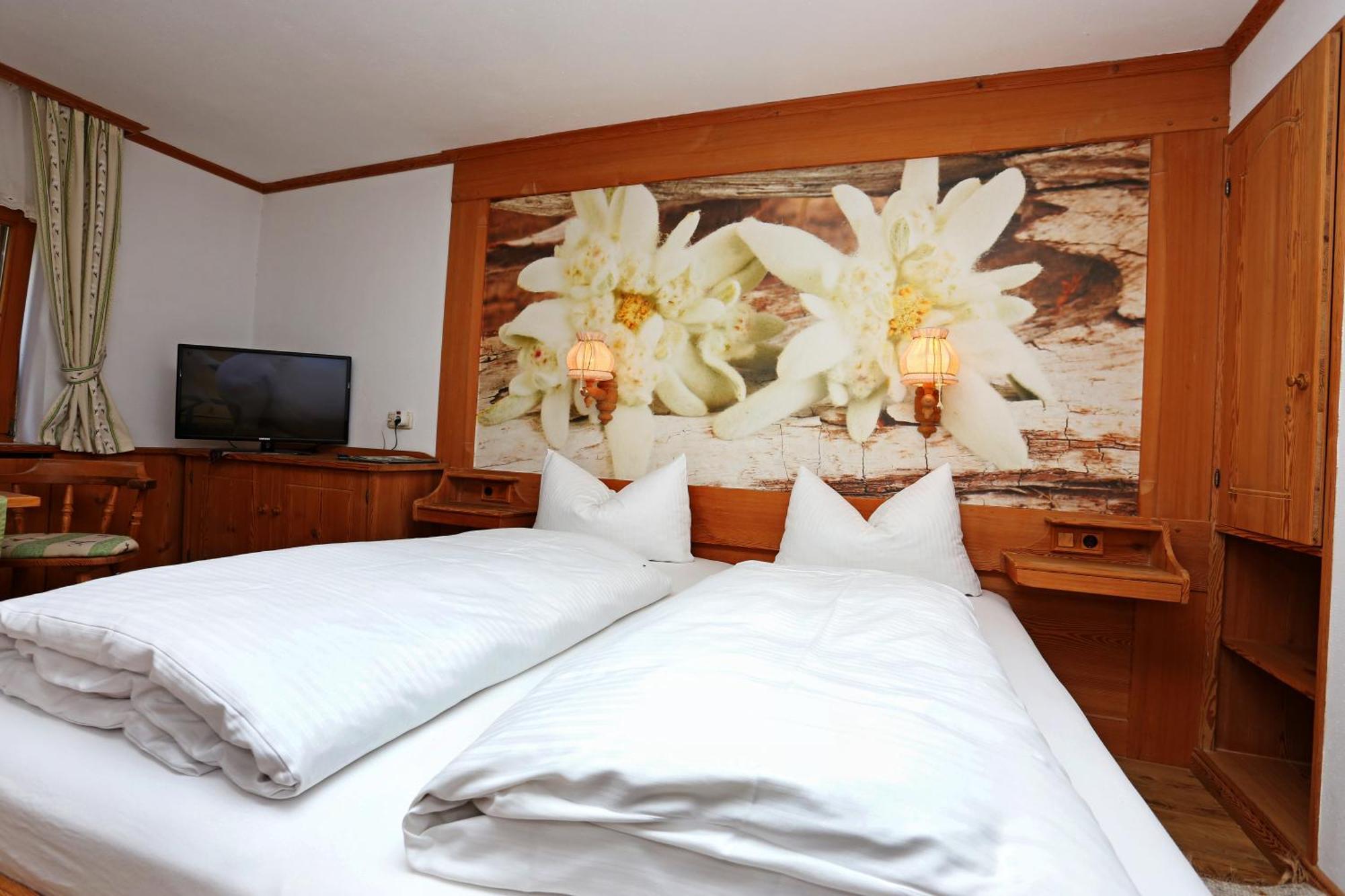 Hotel Lustiger Hirsch à Akams Extérieur photo