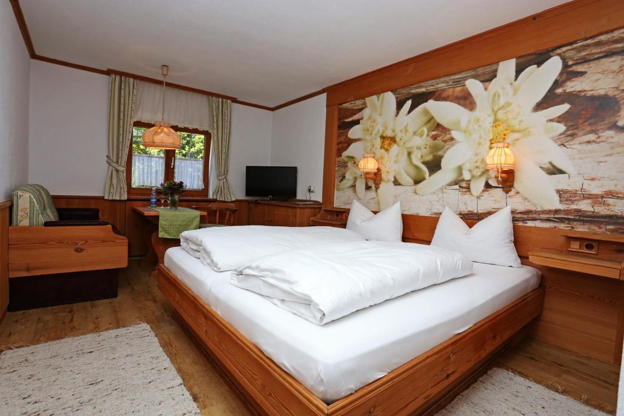 Hotel Lustiger Hirsch à Akams Extérieur photo