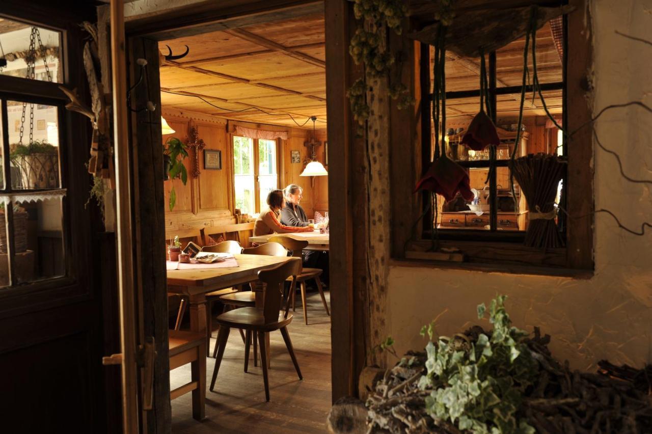 Hotel Lustiger Hirsch à Akams Extérieur photo
