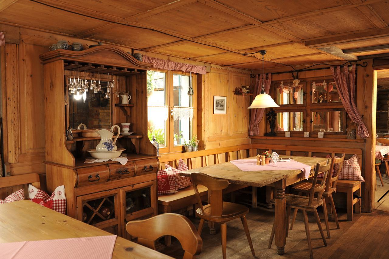 Hotel Lustiger Hirsch à Akams Extérieur photo