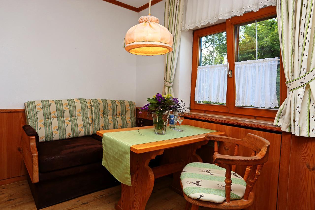 Hotel Lustiger Hirsch à Akams Extérieur photo