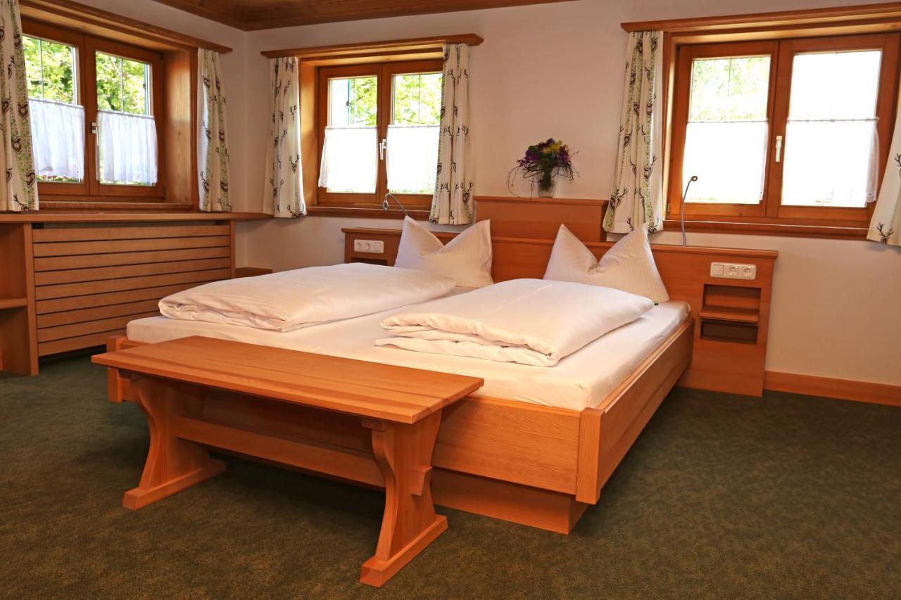 Hotel Lustiger Hirsch à Akams Extérieur photo