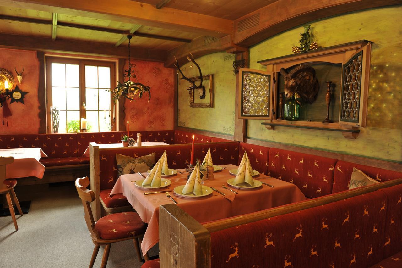 Hotel Lustiger Hirsch à Akams Extérieur photo
