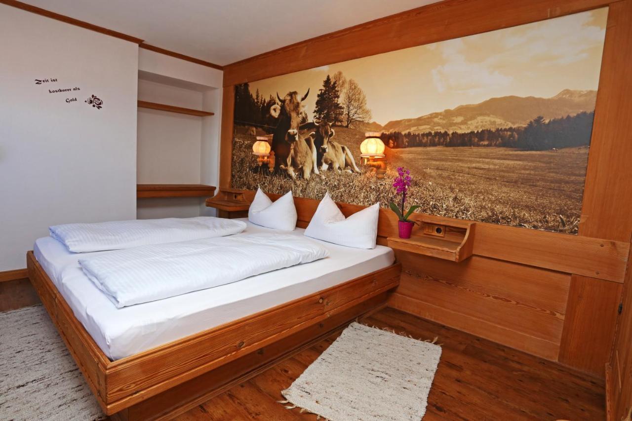Hotel Lustiger Hirsch à Akams Extérieur photo