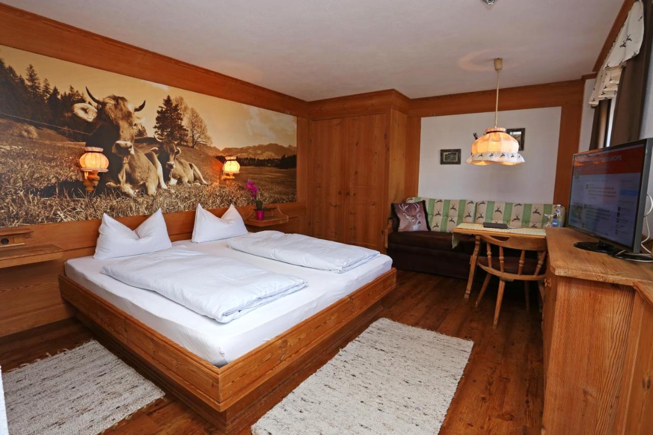 Hotel Lustiger Hirsch à Akams Extérieur photo