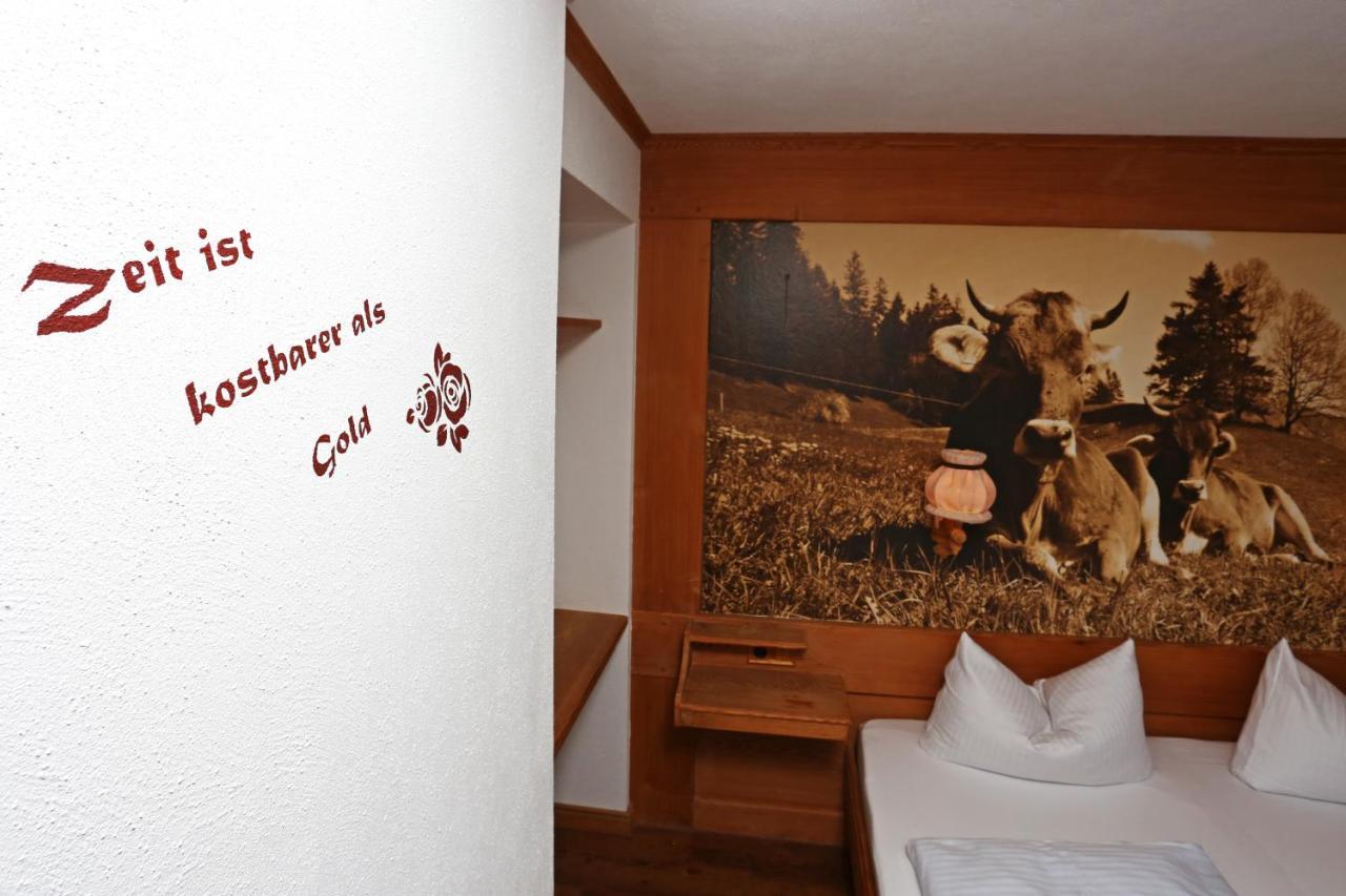 Hotel Lustiger Hirsch à Akams Extérieur photo