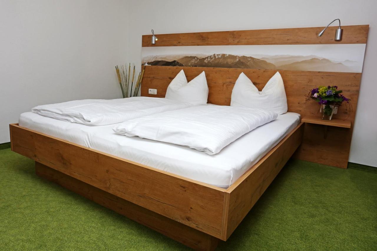 Hotel Lustiger Hirsch à Akams Extérieur photo