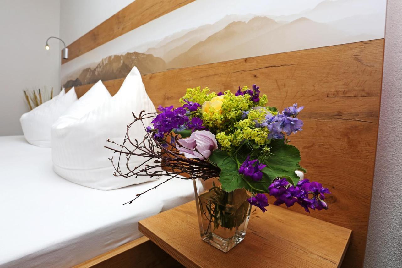 Hotel Lustiger Hirsch à Akams Extérieur photo
