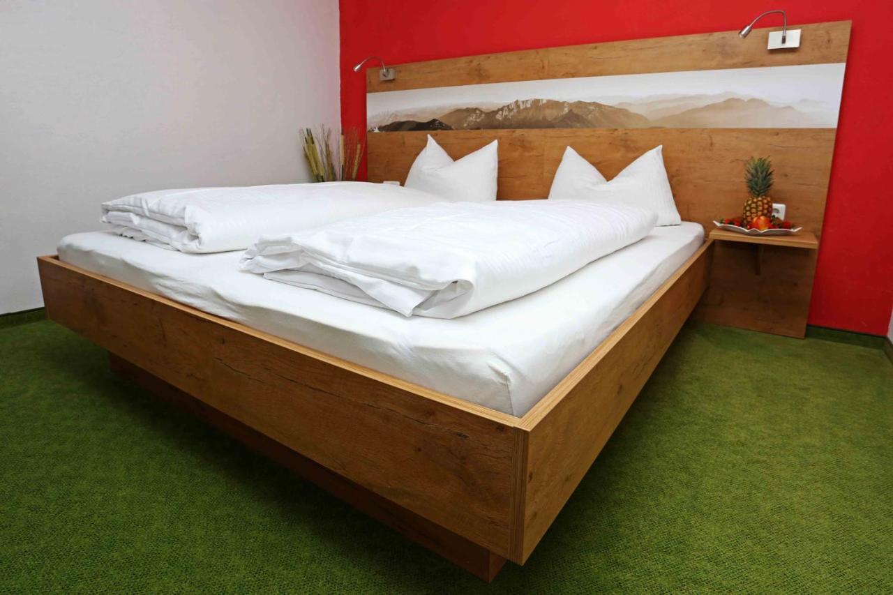 Hotel Lustiger Hirsch à Akams Extérieur photo