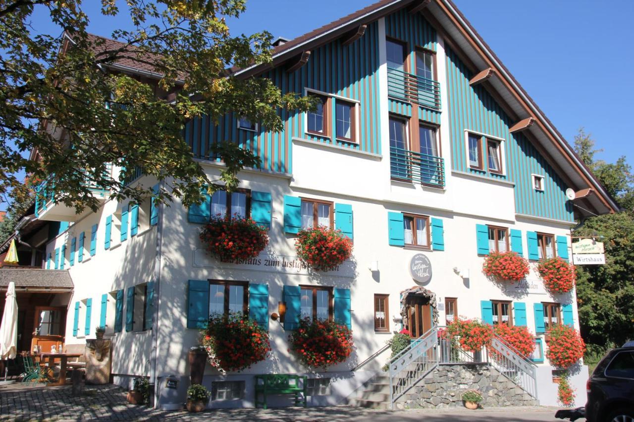 Hotel Lustiger Hirsch à Akams Extérieur photo