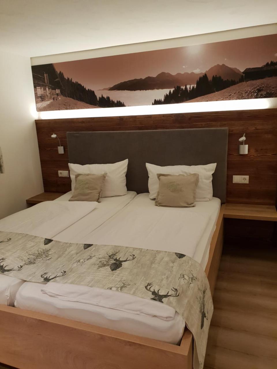 Hotel Lustiger Hirsch à Akams Extérieur photo