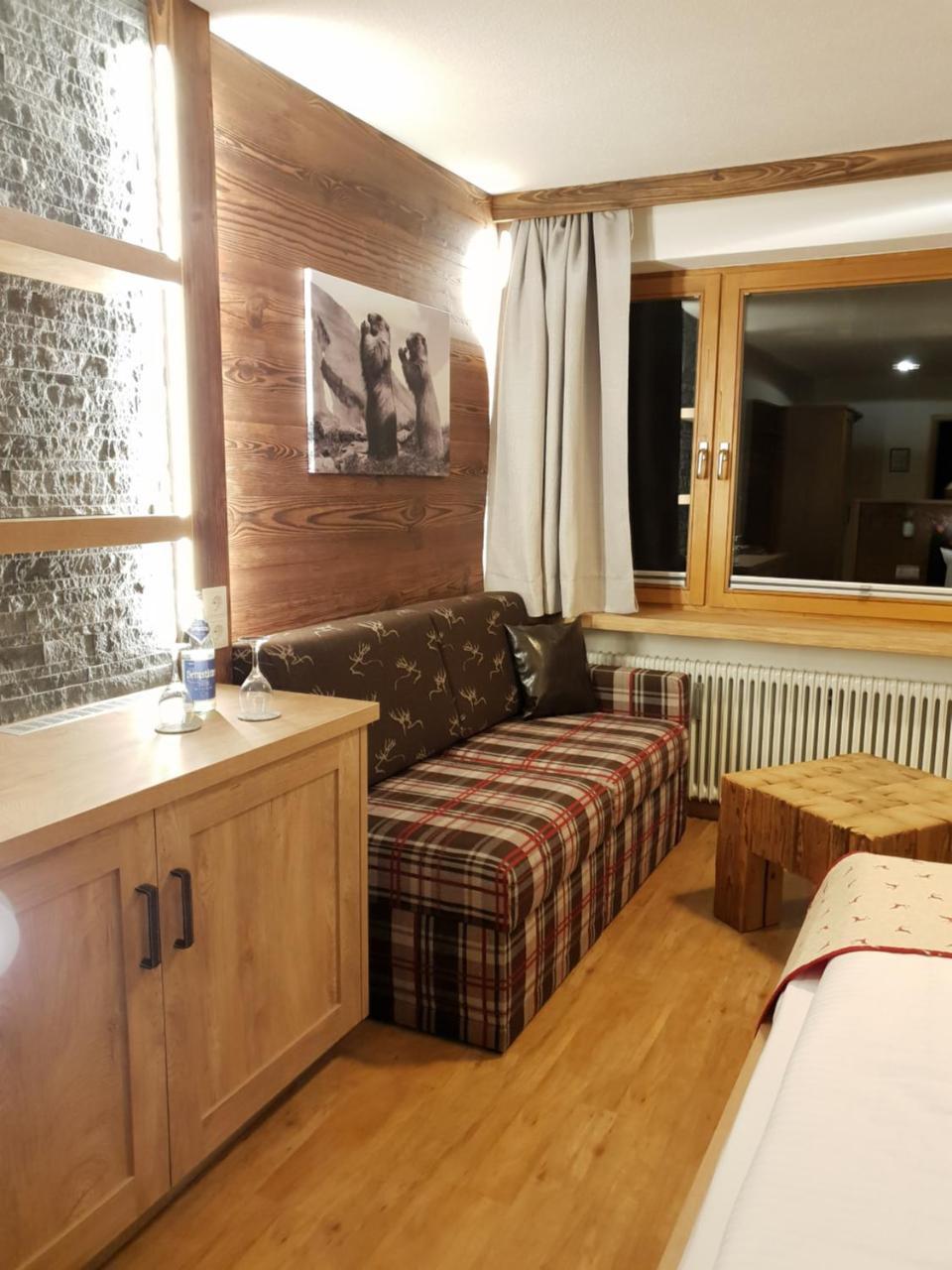 Hotel Lustiger Hirsch à Akams Extérieur photo