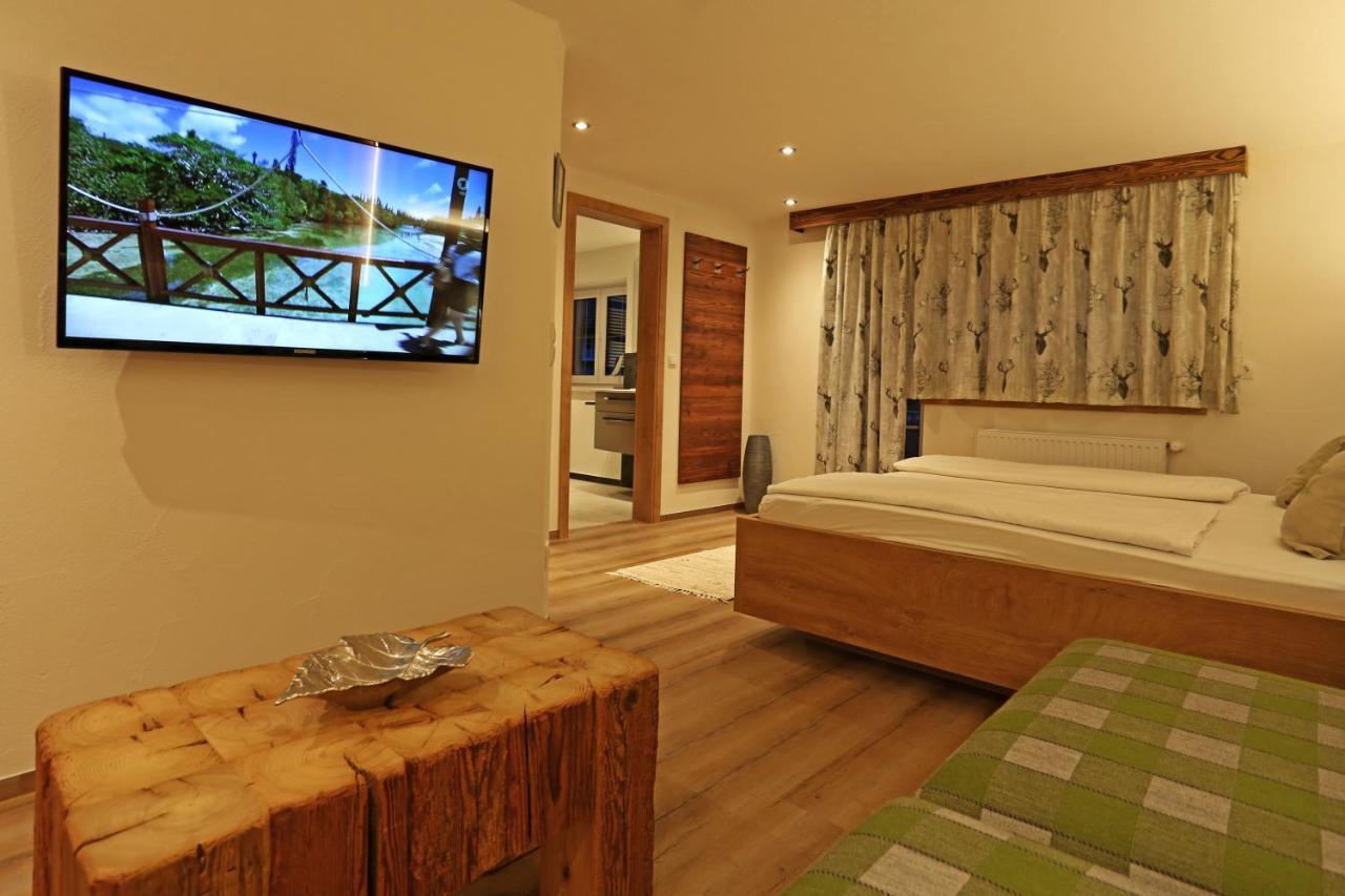 Hotel Lustiger Hirsch à Akams Extérieur photo