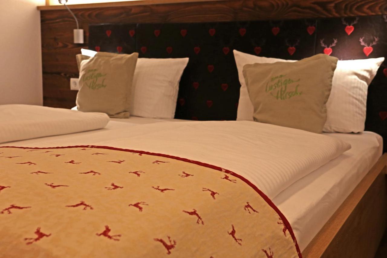 Hotel Lustiger Hirsch à Akams Extérieur photo