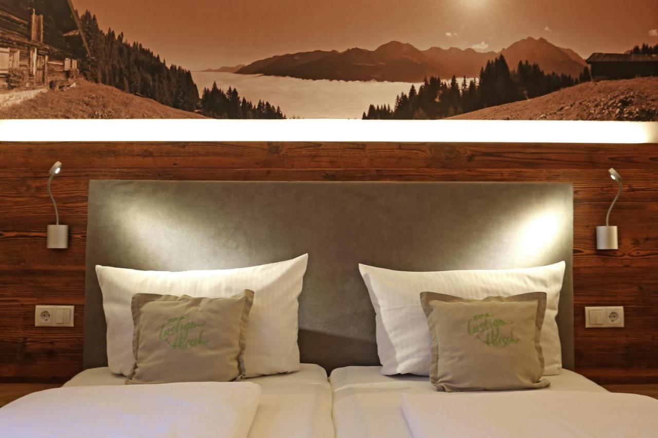 Hotel Lustiger Hirsch à Akams Extérieur photo